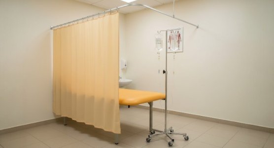 Képernyők, papírtartók, tekercsek és egyebek